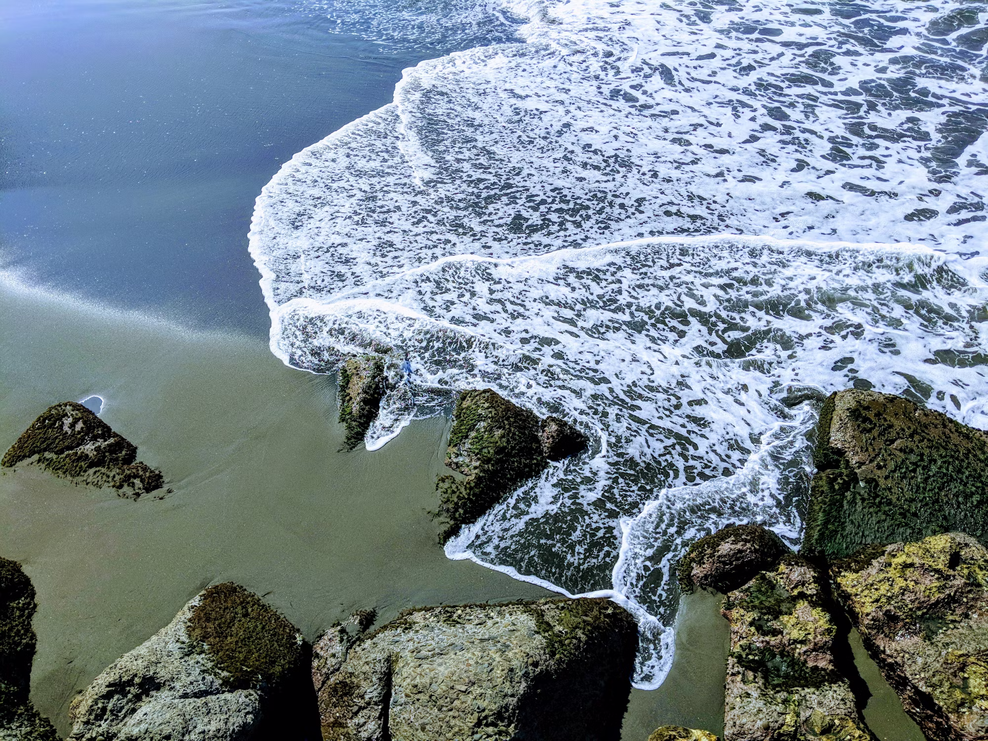 沿岸の脱出の魅惑：世界のビーチを旅する